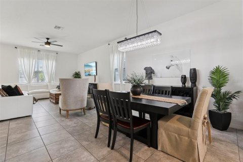 House in Apopka, Florida 4 bedrooms, 262.54 sq.m. № 1872942 - photo 10