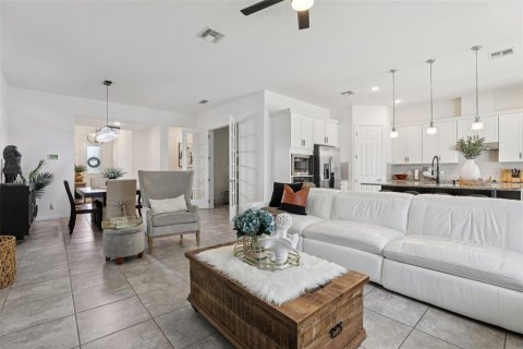 House in Apopka, Florida 4 bedrooms, 262.54 sq.m. № 1872942 - photo 8