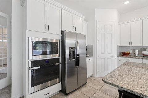 House in Apopka, Florida 4 bedrooms, 262.54 sq.m. № 1872942 - photo 17