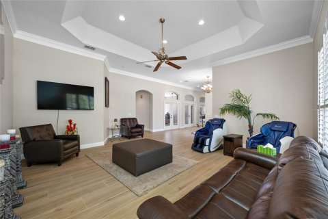 House in Spring Hill, Florida 5 bedrooms, 516.91 sq.m. № 2115713 - photo 12