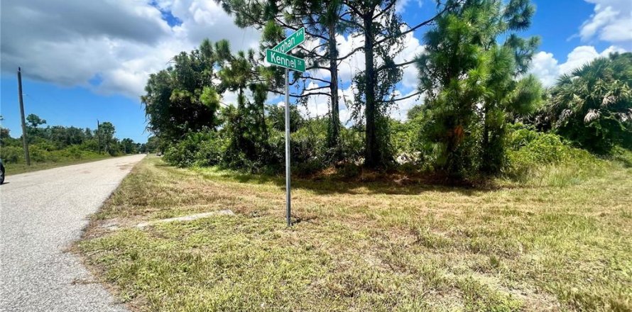 Land in Port Charlotte, Florida № 2159950