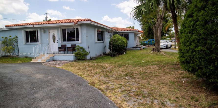 Commercial property in Miami, Florida 260.96 sq.m. № 1933565
