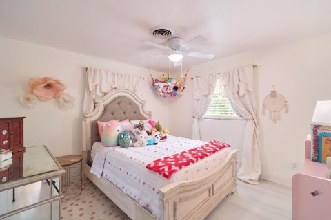 House in Jensen Beach, Florida 3 bedrooms, 137.31 sq.m. № 2260979 - photo 14