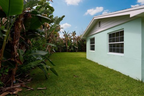 House in Jensen Beach, Florida 3 bedrooms, 137.31 sq.m. № 2260979 - photo 20