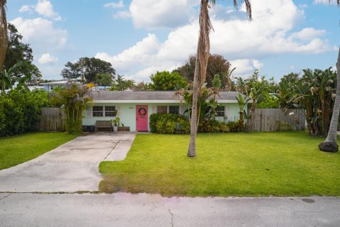 House in Jensen Beach, Florida 3 bedrooms, 137.31 sq.m. № 2260979 - photo 22