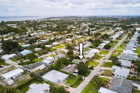House in Jensen Beach, Florida 3 bedrooms, 137.31 sq.m. № 2260979 - photo 27