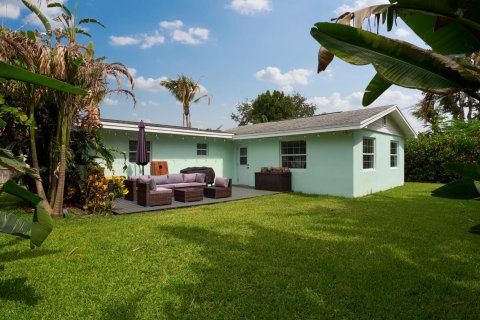 House in Jensen Beach, Florida 3 bedrooms, 137.31 sq.m. № 2260979 - photo 19