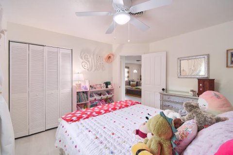 House in Jensen Beach, Florida 3 bedrooms, 137.31 sq.m. № 2260979 - photo 15