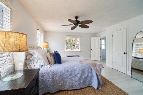 House in Jensen Beach, Florida 3 bedrooms, 137.31 sq.m. № 2260979 - photo 9