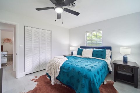 House in Jensen Beach, Florida 3 bedrooms, 137.31 sq.m. № 2260979 - photo 12