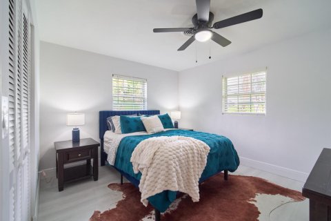 House in Jensen Beach, Florida 3 bedrooms, 137.31 sq.m. № 2260979 - photo 11