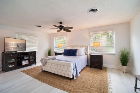 House in Jensen Beach, Florida 3 bedrooms, 137.31 sq.m. № 2260979 - photo 8