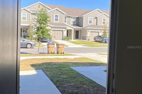 Townhouse in Davenport, Florida 3 bedrooms, 135.92 sq.m. № 2215309 - photo 3