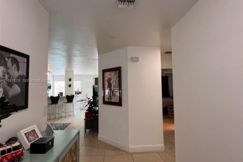 Villa ou maison à vendre à Hallandale Beach, Floride: 3 chambres, 128.21 m2 № 2004540 - photo 12