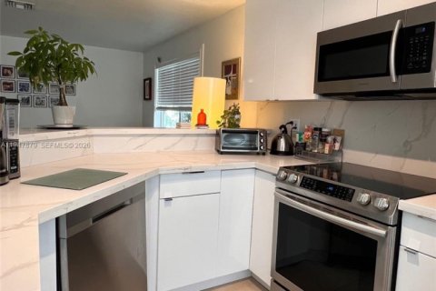 Villa ou maison à vendre à Hallandale Beach, Floride: 3 chambres, 128.21 m2 № 2004540 - photo 10