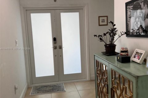 Villa ou maison à vendre à Hallandale Beach, Floride: 3 chambres, 128.21 m2 № 2004540 - photo 4