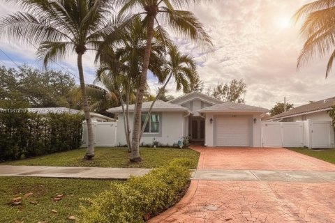 Villa ou maison à vendre à Hallandale Beach, Floride: 3 chambres, 128.21 m2 № 2004540 - photo 1