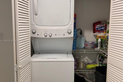 Villa ou maison à vendre à Hallandale Beach, Floride: 3 chambres, 128.21 m2 № 2004540 - photo 25