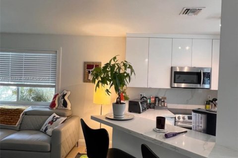 Villa ou maison à vendre à Hallandale Beach, Floride: 3 chambres, 128.21 m2 № 2004540 - photo 11