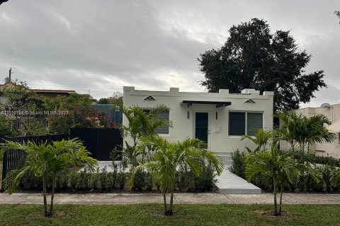 Casa en alquiler en Miami, Florida, 3 dormitorios, 139.35 m2 № 1965975 - foto 2