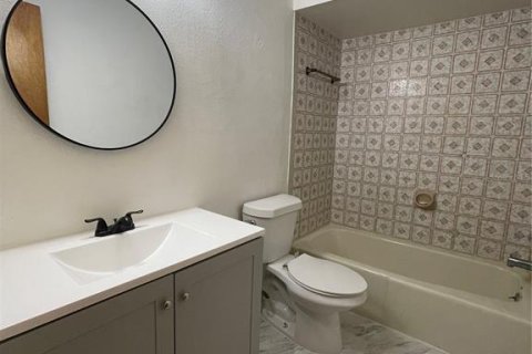 Propiedad comercial en venta en North Port, Florida, 8 dormitorios, 365.66 m2 № 1908033 - foto 5
