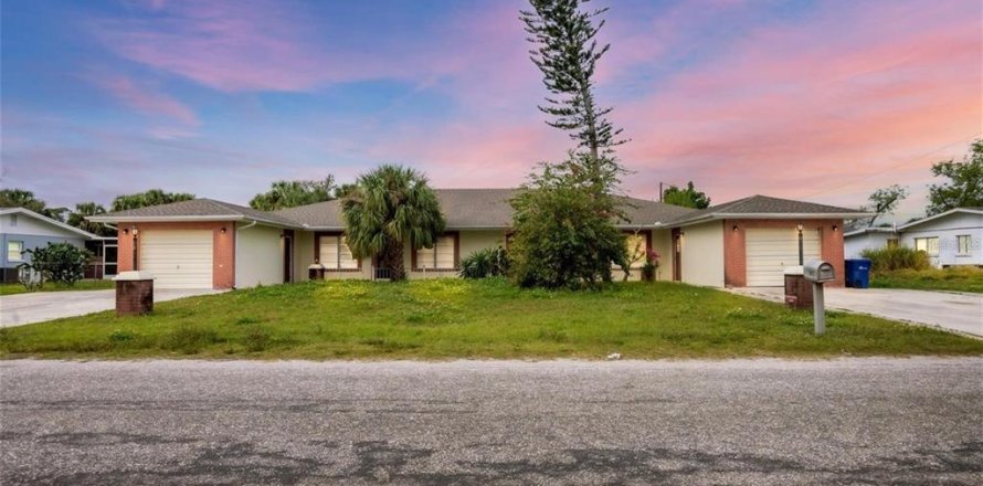 Propiedad comercial en North Port, Florida 8 dormitorios, 365.66 m2 № 1908033