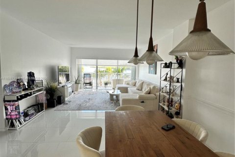 Copropriété à vendre à Sunny Isles Beach, Floride: 2 chambres, 113.34 m2 № 1935457 - photo 27