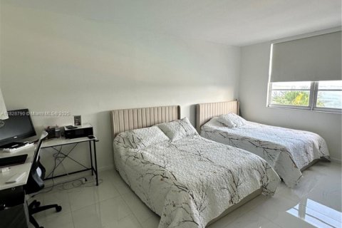 Copropriété à vendre à Sunny Isles Beach, Floride: 2 chambres, 113.34 m2 № 1935457 - photo 17