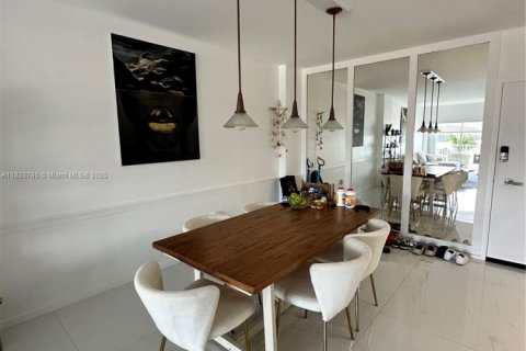 Copropriété à vendre à Sunny Isles Beach, Floride: 2 chambres, 113.34 m2 № 1935457 - photo 30
