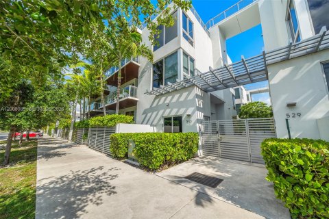 Condo in Miami, Florida, 3 bedrooms № 2074332 - photo 5