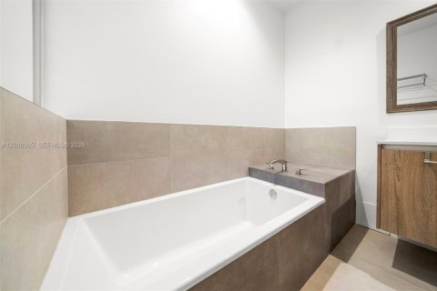 Condo in Miami, Florida, 3 bedrooms № 2074332 - photo 24