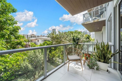 Condo in Miami, Florida, 3 bedrooms № 2074332 - photo 13