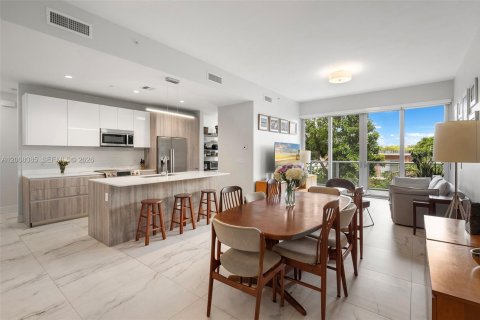Condo in Miami, Florida, 3 bedrooms № 2074332