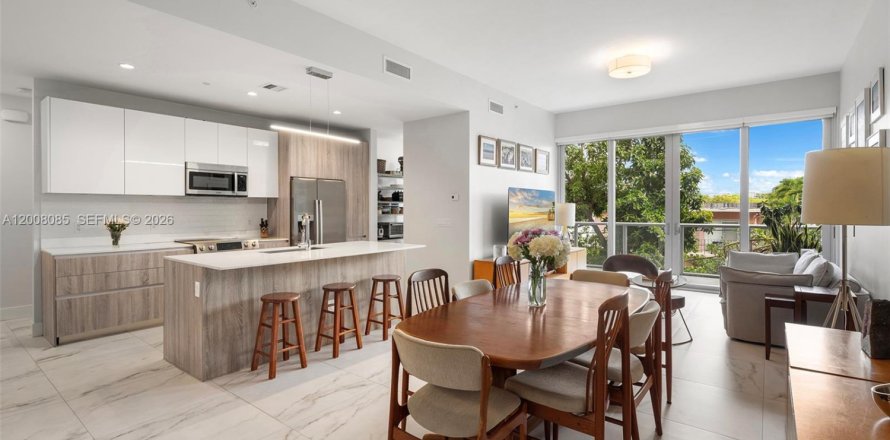 Condo in Miami, Florida, 3 bedrooms № 2074332