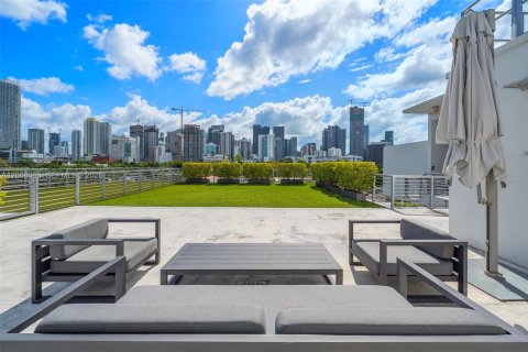 Condo in Miami, Florida, 3 bedrooms № 2074332 - photo 3