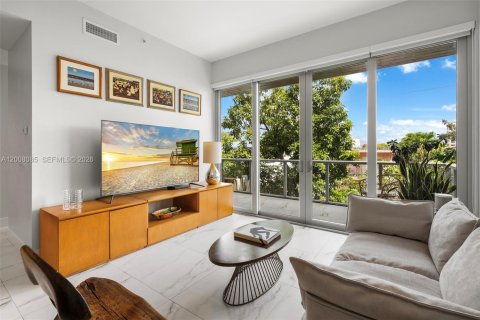 Condo in Miami, Florida, 3 bedrooms № 2074332 - photo 2