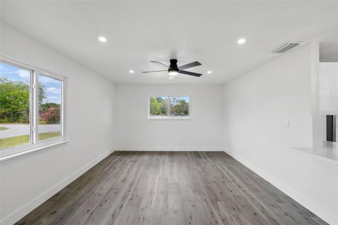 Купить виллу или дом в Хомстед, Флорида 8 комнат, 133.04м2, № 2152089 - фото 4