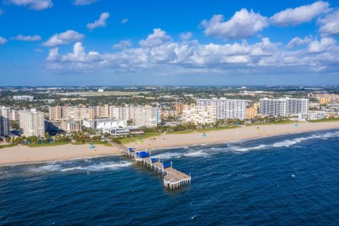 Condo in Pompano Beach, Florida, 1 bedroom  № 1231563 - photo 1
