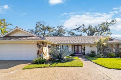 House in Sarasota, Florida 3 bedrooms, 241.27 sq.m. № 1718688 - photo 1