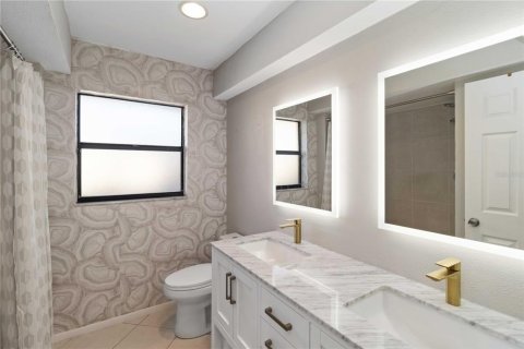 House in Sarasota, Florida 3 bedrooms, 241.27 sq.m. № 1718688 - photo 24