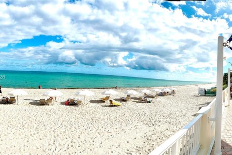 Condo in Hallandale Beach, Florida, 2 bedrooms  № 1992198 - photo 28