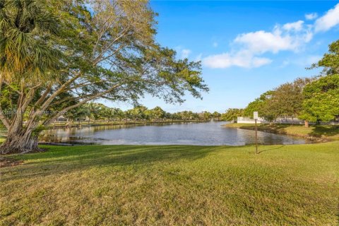 Adosado en venta en Miami, Florida, 3 dormitorios, 126.81 m2 № 1968910 - foto 28