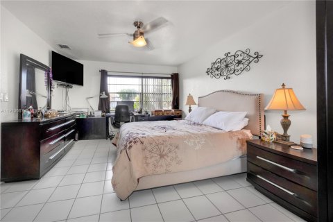 Adosado en venta en Miami, Florida, 3 dormitorios, 126.81 m2 № 1968910 - foto 15