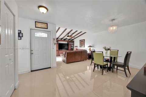 Adosado en venta en Miami, Florida, 3 dormitorios, 126.81 m2 № 1968910 - foto 4