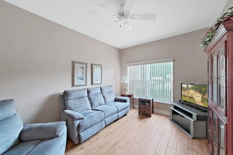 House in Palm Harbor, Florida 3 bedrooms, 150.5 sq.m. № 1907480 - photo 19