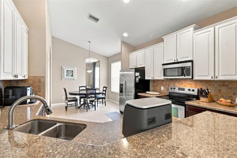 Villa ou maison à vendre à Riverview, Floride: 4 chambres, 185.99 m2 № 2410448 - photo 12