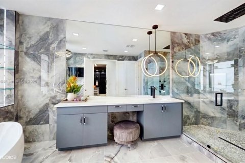 House in Boca Raton, Florida 5 bedrooms, 427.81 sq.m. № 1728154 - photo 22