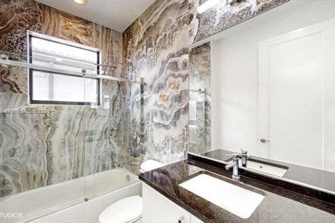 House in Boca Raton, Florida 5 bedrooms, 427.81 sq.m. № 1728154 - photo 30