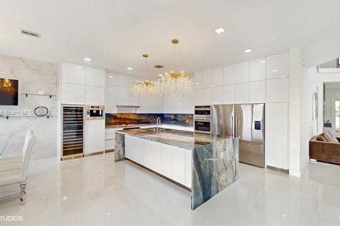 House in Boca Raton, Florida 5 bedrooms, 427.81 sq.m. № 1728154 - photo 7