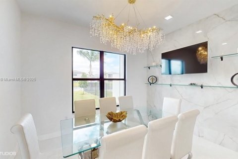 House in Boca Raton, Florida 5 bedrooms, 427.81 sq.m. № 1728154 - photo 5